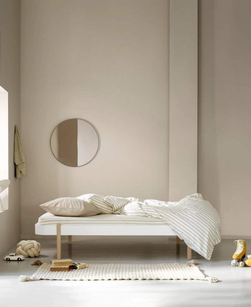 სკანდინავიური სტილის საწოლები Oliver Furniture. საწოლებზე